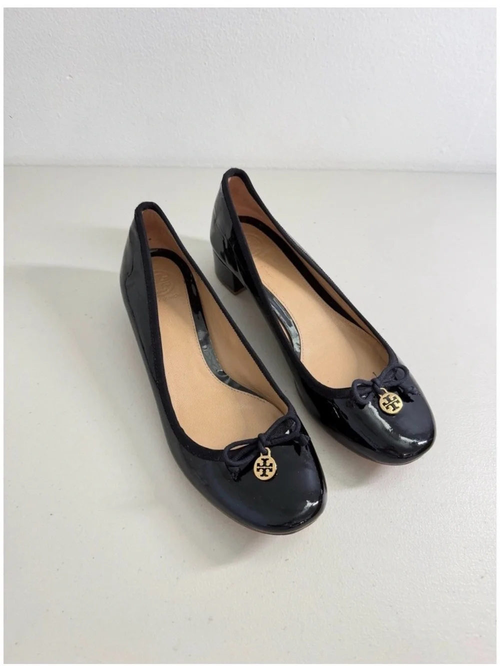 Tory Burch Black Patent Leather Block Heel Pumps Bow Logo Size 9M